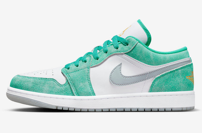 Les Air Jordan 1 Low "New Emerald (GS)" Femme s’inspirent de l'héritage emblématique de la marque Jordan tout en apportant une fraîcheur moderne grâce à leur palette de couleurs éclatantes.