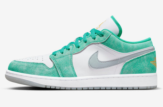 Les Air Jordan 1 Low "New Emerald (GS)" Femme s’inspirent de l'héritage emblématique de la marque Jordan tout en apportant une fraîcheur moderne grâce à leur palette de couleurs éclatantes.