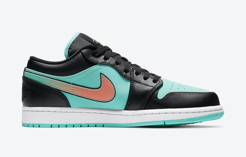 Les Air Jordan 1 Low "Tropical Twist" Femme incarnent à merveille l’héritage légendaire de Jordan tout en ajoutant une touche tropicale et colorée à la silhouette classique.