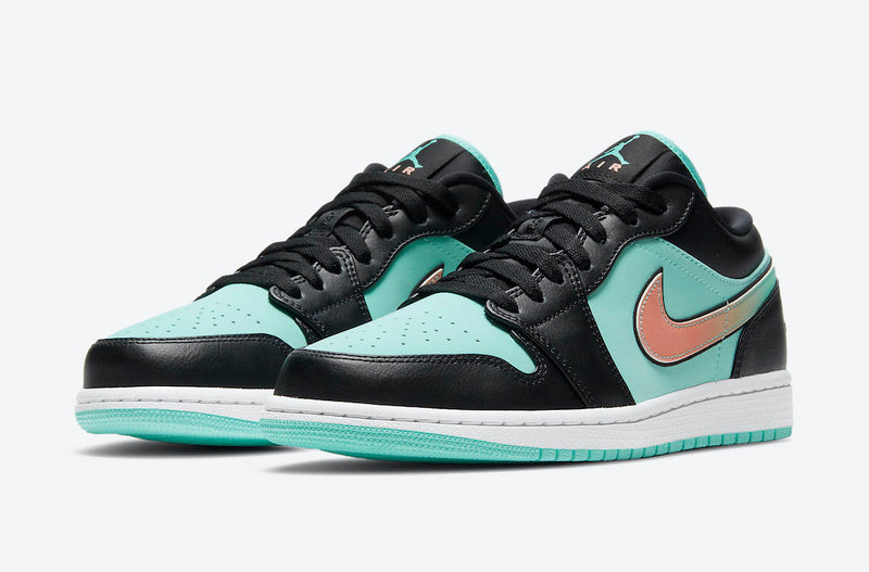 Les Air Jordan 1 Low "Tropical Twist" Femme incarnent à merveille l’héritage légendaire de Jordan tout en ajoutant une touche tropicale et colorée à la silhouette classique.