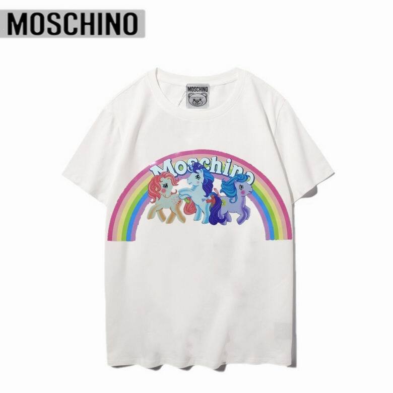 T-shirts Moschino Femme offrent une élégance et un confort inégalés.