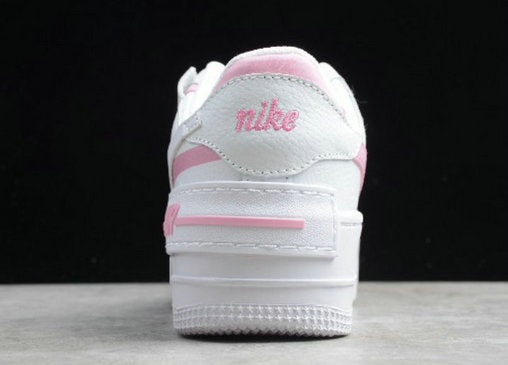 Les Nike Air Force 1 Shadow sont disponibles dans une gamme de coloris variés pour s'adapter à tous les styles.