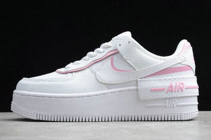 Les Nike Air Force 1 Shadow Femme sont disponibles dans une gamme de coloris variés pour s'adapter à tous les styles.