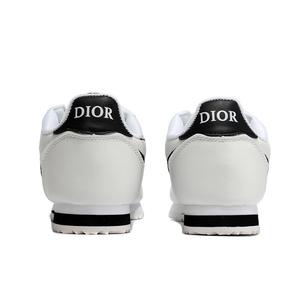 Résultats de l'évolution emblématique de la ligne Nike, les baskets Nike Cortez Femme sont un témoignage de l'engagement de Nike à combiner style et innovation.