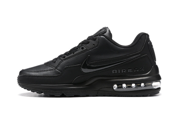 Avec les Nike Air Max LTD 3, la marque continue de repousser les limites, offrant des sneakers qui combinent confort, style et durabilité.