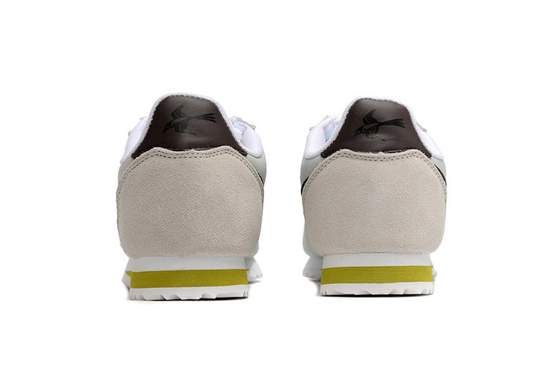 Résultats de l'évolution emblématique de la ligne Nike, les baskets Nike Cortez Femme sont un témoignage de l'engagement de Nike à combiner style et innovation.