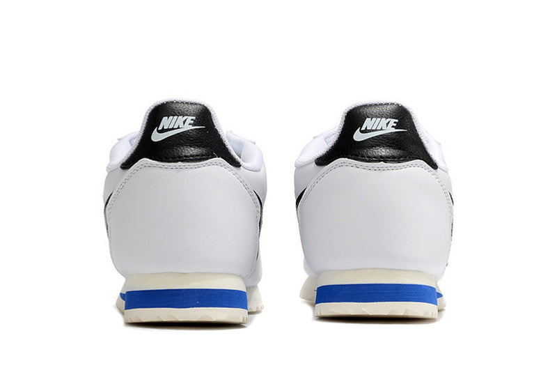 Résultats de l'évolution emblématique de la ligne Nike, les baskets Nike Cortez Femme sont un témoignage de l'engagement de Nike à combiner style et innovation.