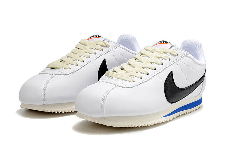 Résultats de l'évolution emblématique de la ligne Nike, les baskets Nike Cortez Femme sont un témoignage de l'engagement de Nike à combiner style et innovation.