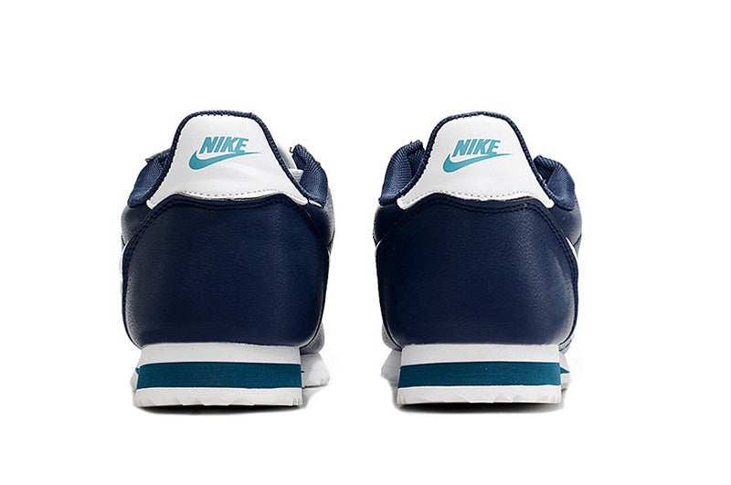 Résultats de l'évolution emblématique de la ligne Nike, les baskets Nike Cortez Femme sont un témoignage de l'engagement de Nike à combiner style et innovation.