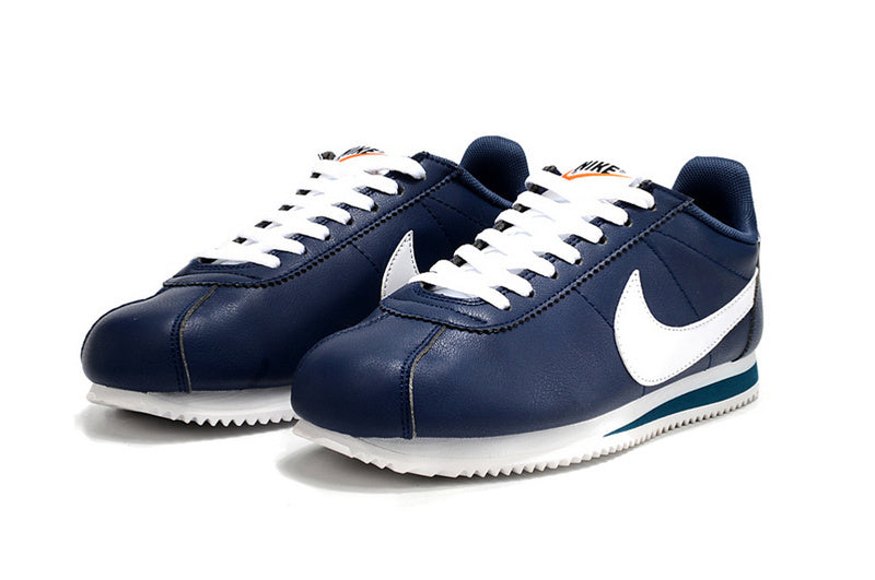 Résultats de l'évolution emblématique de la ligne Nike, les baskets Nike Cortez Femme sont un témoignage de l'engagement de Nike à combiner style et innovation.