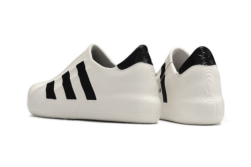 Les baskets Adidas Superstar AdiFoM Femme , emblématiques et polyvalentes, sont synonymes de style et de confort depuis leur création.