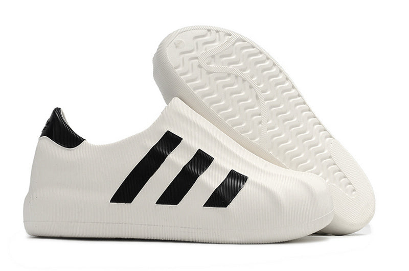 Les baskets Adidas Superstar AdiFoM Femme , emblématiques et polyvalentes, sont synonymes de style et de confort depuis leur création.