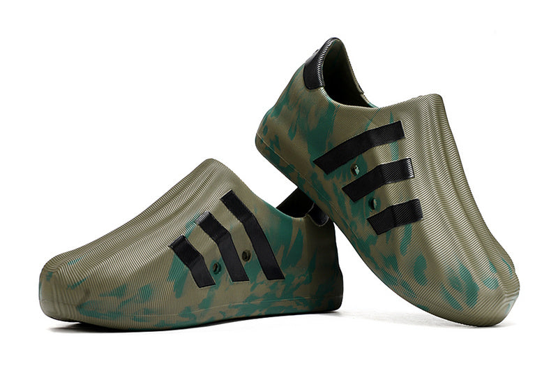 Les baskets Adidas Superstar AdiFoM Femme , emblématiques et polyvalentes, sont synonymes de style et de confort depuis leur création.