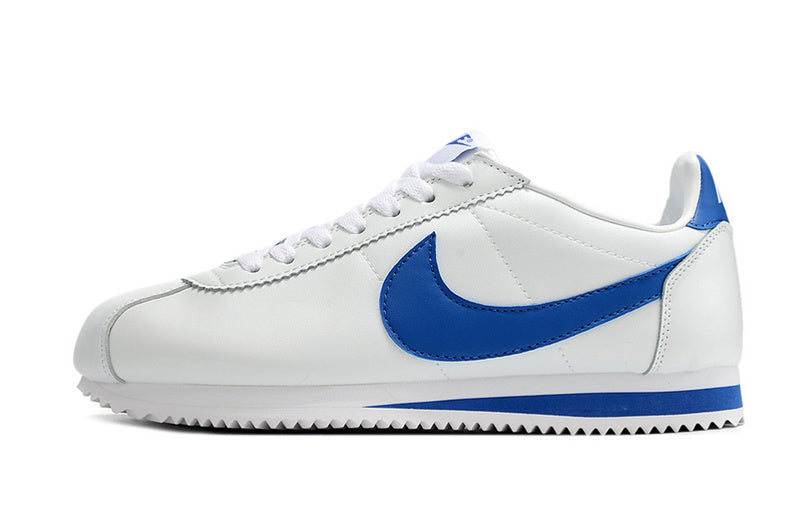 Résultats de l'évolution emblématique de la ligne Nike, les baskets Nike Cortez Femme sont un témoignage de l'engagement de Nike à combiner style et innovation.