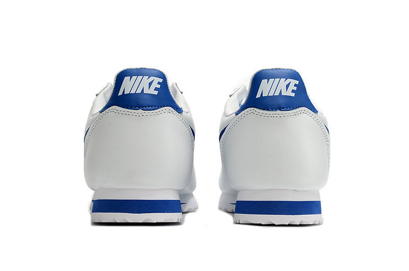 Résultats de l'évolution emblématique de la ligne Nike, les baskets Nike Cortez Femme sont un témoignage de l'engagement de Nike à combiner style et innovation.
