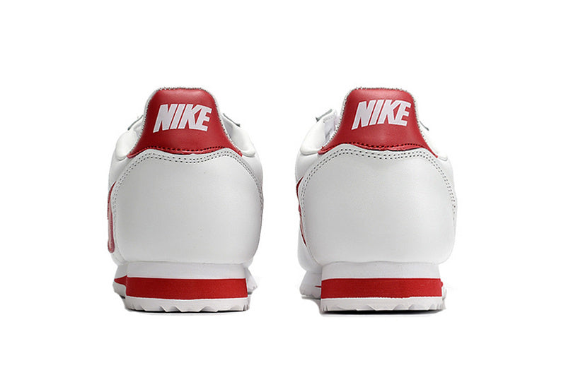 Résultats de l'évolution emblématique de la ligne Nike, les baskets Nike Cortez Femme sont un témoignage de l'engagement de Nike à combiner style et innovation.