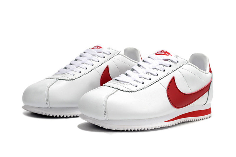 Résultats de l'évolution emblématique de la ligne Nike, les baskets Nike Cortez Femme sont un témoignage de l'engagement de Nike à combiner style et innovation.