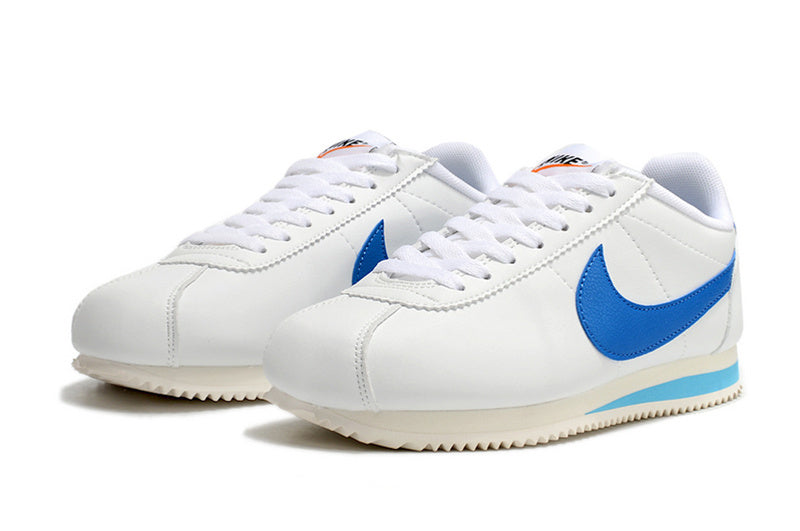Résultats de l'évolution emblématique de la ligne Nike, les baskets Nike Cortez Femme sont un témoignage de l'engagement de Nike à combiner style et innovation.