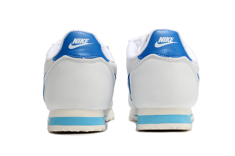 Résultats de l'évolution emblématique de la ligne Nike, les baskets Nike Cortez Femme sont un témoignage de l'engagement de Nike à combiner style et innovation.