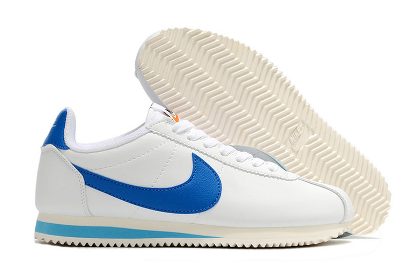 Résultats de l'évolution emblématique de la ligne Nike, les baskets Nike Cortez Femme sont un témoignage de l'engagement de Nike à combiner style et innovation.