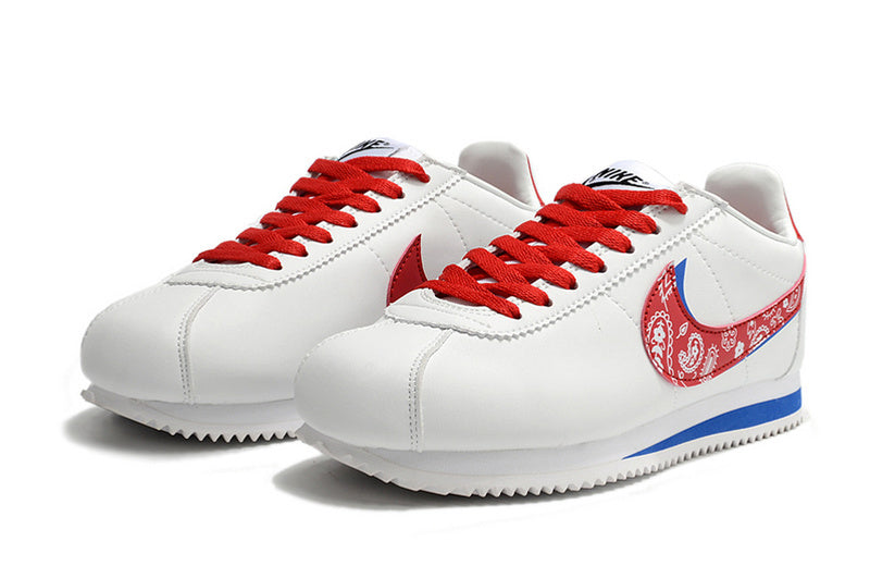 Résultats de l'évolution emblématique de la ligne Nike, les baskets Nike Cortez Femme sont un témoignage de l'engagement de Nike à combiner style et innovation.