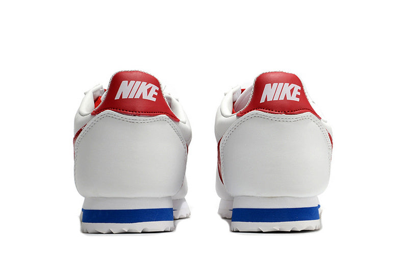 Résultats de l'évolution emblématique de la ligne Nike, les baskets Nike Cortez Femme sont un témoignage de l'engagement de Nike à combiner style et innovation.