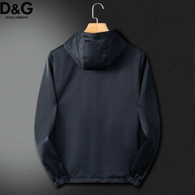 Profitez du mélange parfait de style et de fonctionnalité avec les vestes Dolce Gabbana, conçus pour ceux qui recherchent l'excellence en termes de confort et de performance.