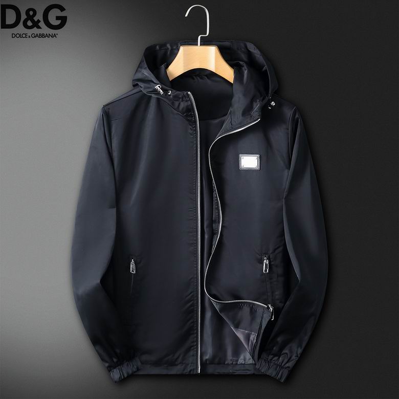 Profitez du mélange parfait de style et de fonctionnalité avec les vestes Dolce Gabbana, conçus pour ceux qui recherchent l'excellence en termes de confort et de performance.