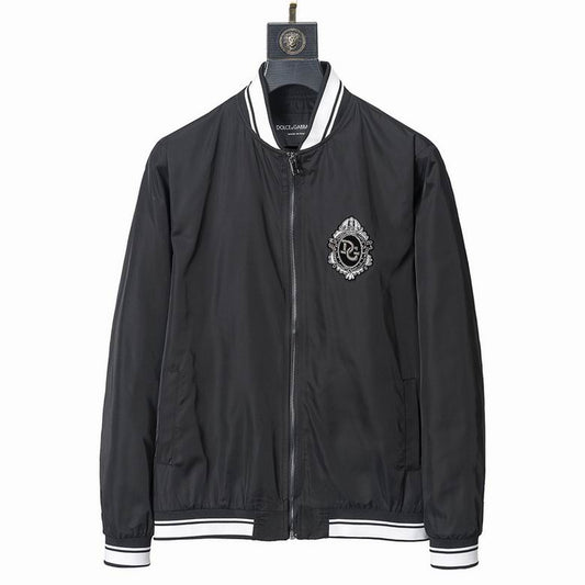 Profitez du mélange parfait de style et de fonctionnalité avec les vestes Dolce Gabbana, conçus pour ceux qui recherchent l'excellence en termes de confort et de performance.
