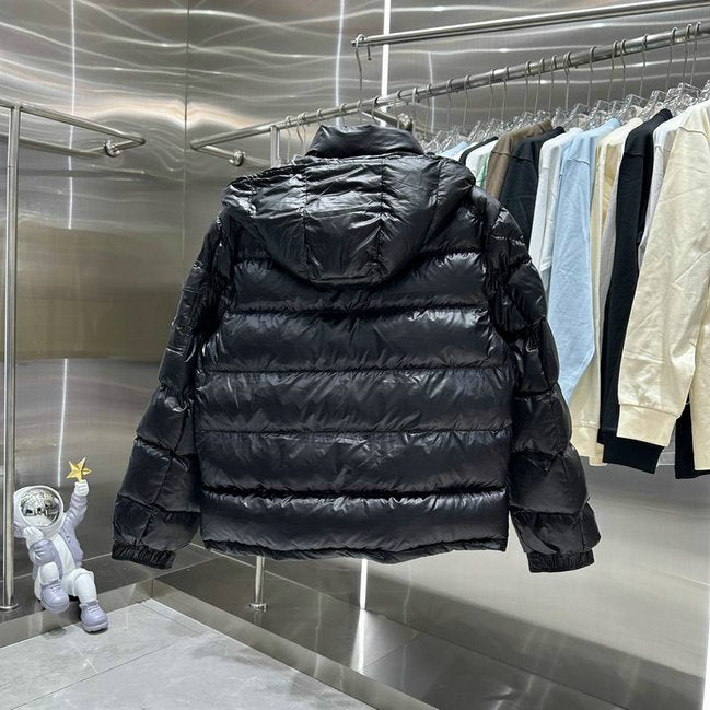 Les doudounes Moncler homme allient élégance et performance pour offrir une protection froid. Leur design sophistiqué et pas cher. Le moins cher.