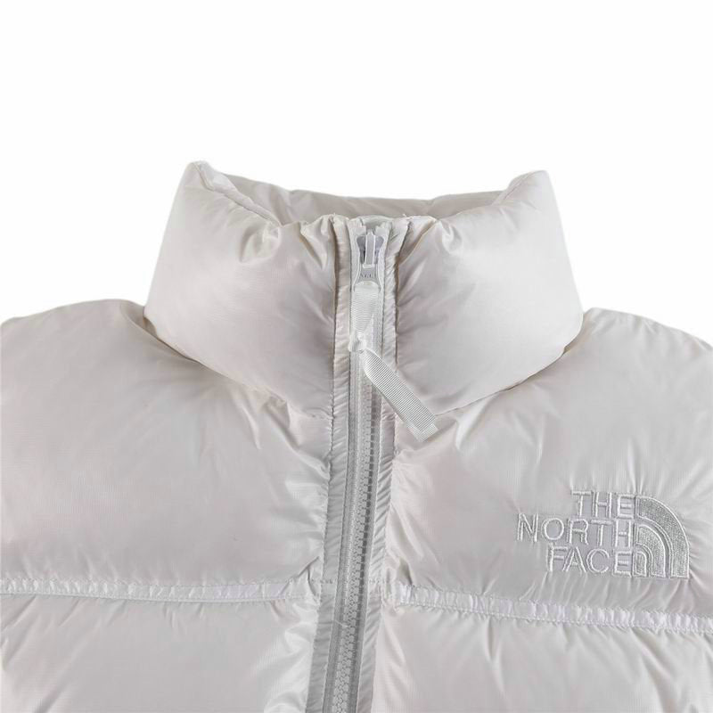 Les doudounes The North Face allient élégance et performance pour offrir une protection optimale contre le froid. Leur design moderne et leurs matériaux