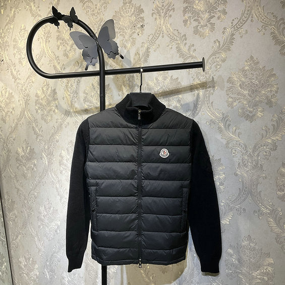 Les doudounes Moncler homme allient élégance et performance pour offrir une protection froid. Leur design sophistiqué et pas cher. Le moins cher.