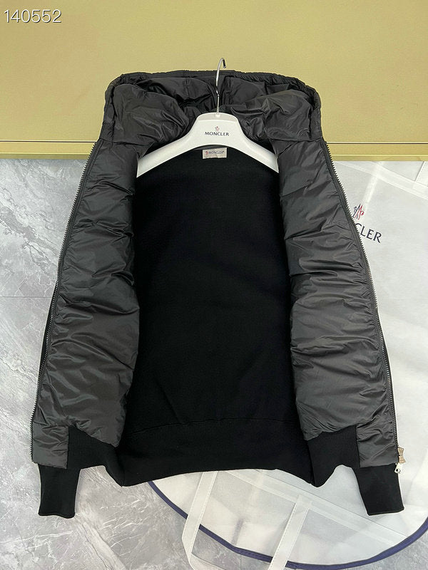 Les doudounes Moncler homme allient élégance et performance pour offrir une protection froid. Leur design sophistiqué et pas cher. Le moins cher.