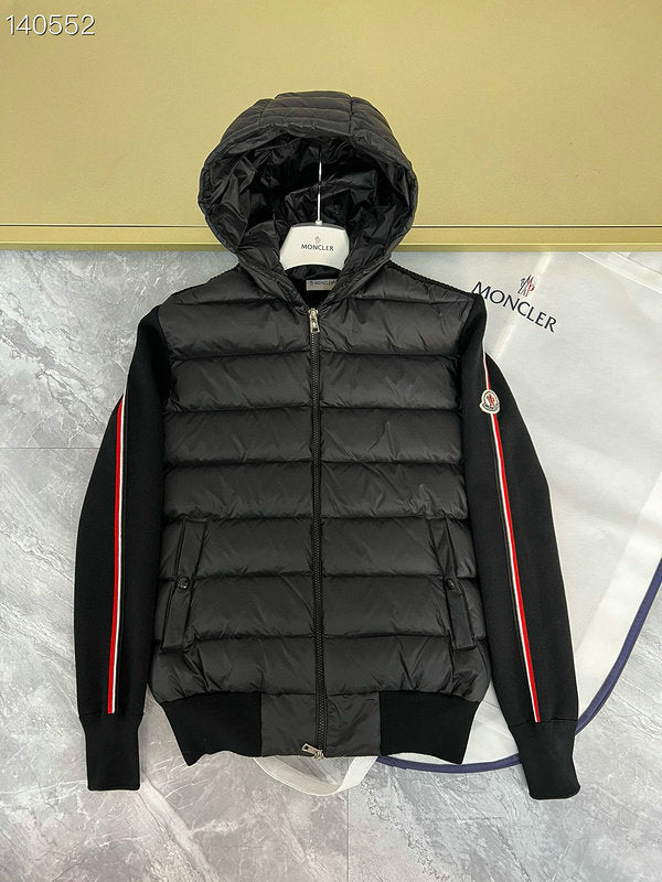 Les doudounes Moncler homme allient élégance et performance pour offrir une protection froid. Leur design sophistiqué et pas cher. Le moins cher.
