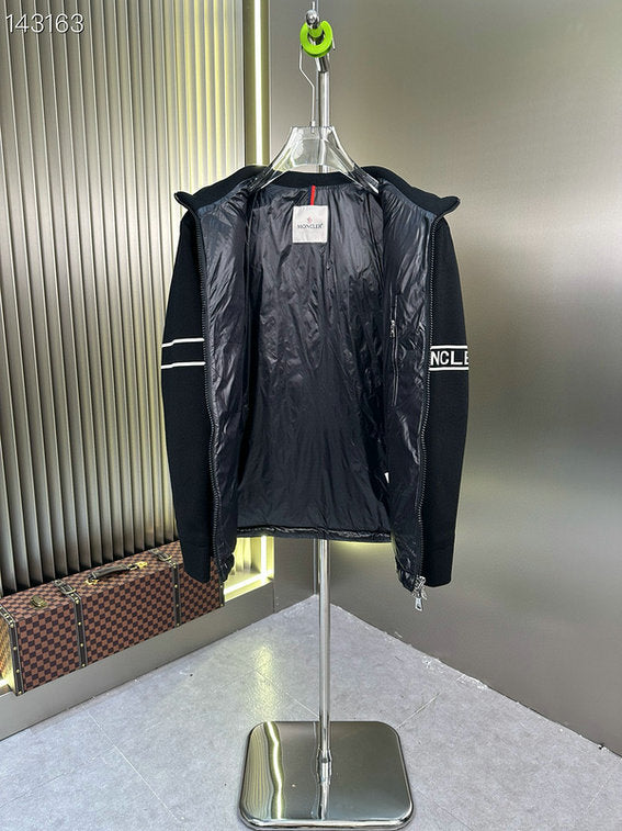 Les doudounes Moncler homme allient élégance et performance pour offrir une protection froid. Leur design sophistiqué et pas cher. Le moins cher.