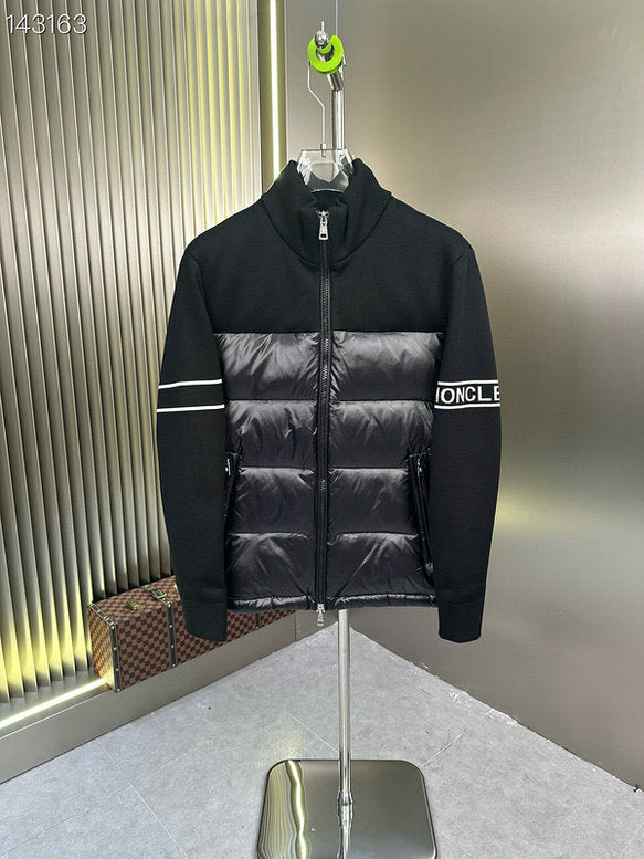 Les doudounes Moncler homme allient élégance et performance pour offrir une protection froid. Leur design sophistiqué et pas cher. Le moins cher.