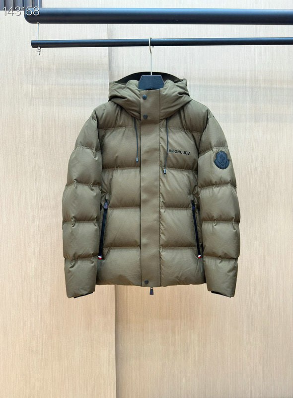 Les doudounes Moncler homme allient élégance et performance pour offrir une protection froid. Leur design sophistiqué et pas cher. Le moins cher.