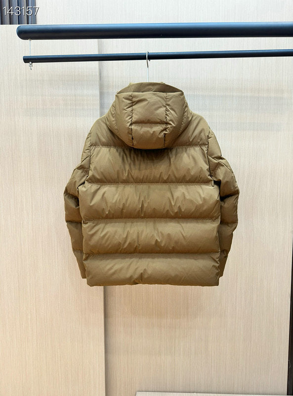 Les doudounes Moncler homme allient élégance et performance pour offrir une protection froid. Leur design sophistiqué et pas cher. Le moins cher.
