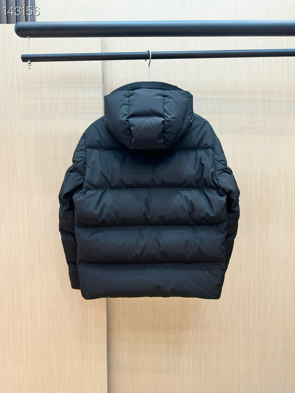 Les doudounes Moncler homme allient élégance et performance pour offrir une protection froid. Leur design sophistiqué et pas cher. Le moins cher.