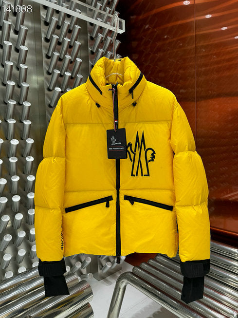 Les doudounes Moncler homme allient élégance et performance pour offrir une protection froid. Leur design sophistiqué et pas cher. Le moins cher.