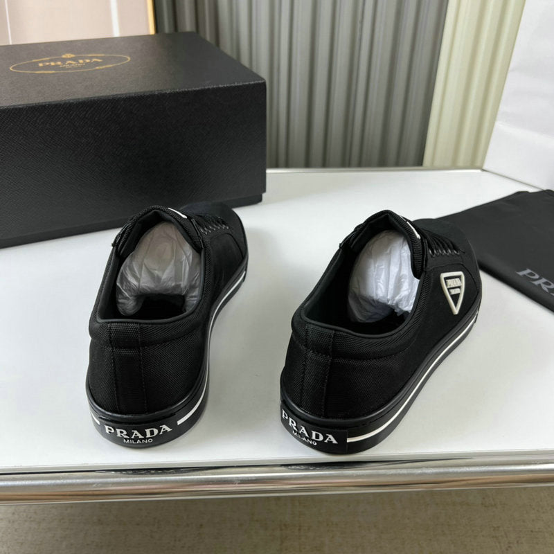 Les baskets sneakers Prada incarnent un style emblématique et un luxe italien.
leur design élégant.pas cher,le moins cher.