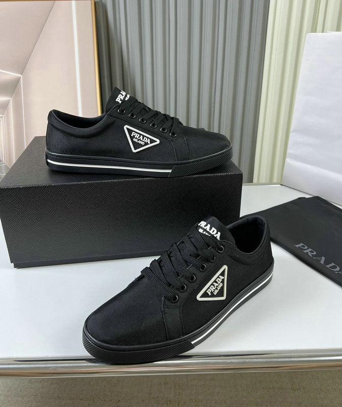 Les baskets sneakers Prada incarnent un style emblématique et un luxe italien.
leur design élégant.pas cher,le moins cher.