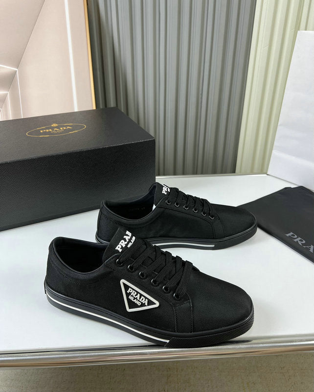 Les baskets sneakers Prada incarnent un style emblématique et un luxe italien.
leur design élégant.pas cher,le moins cher.