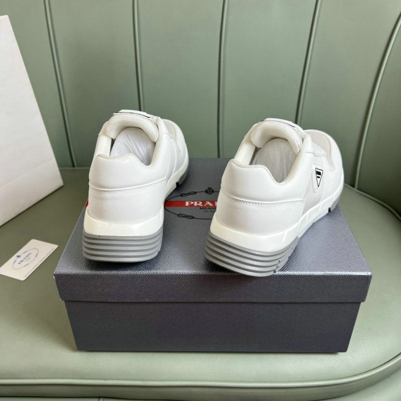 Les baskets sneakers Prada incarnent un style emblématique et un luxe italien.
leur design élégant.pas cher,le moins cher.