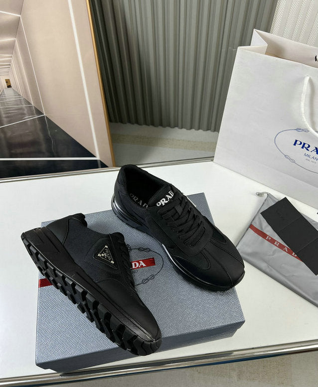 Les baskets sneakers Prada incarnent un style emblématique et un luxe italien.
leur design élégant.pas cher,le moins cher.