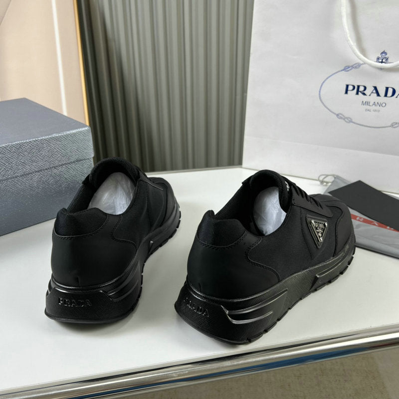 Les baskets sneakers Prada incarnent un style emblématique et un luxe italien.
leur design élégant.pas cher,le moins cher.