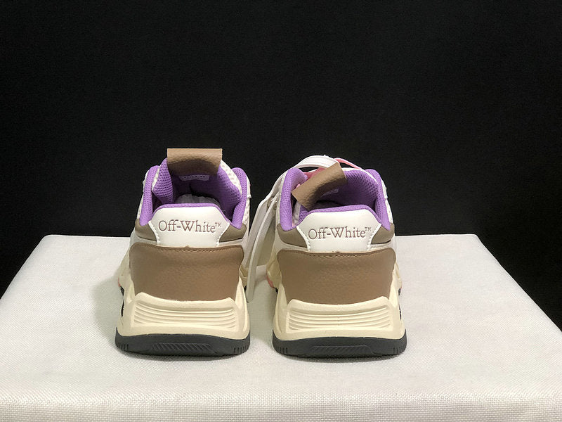 Découvrez les baskets Off-white, fusion parfaite de la mode haut de gamme et du streetwear. Osez un style audacieux avec ces pièces uniques !
