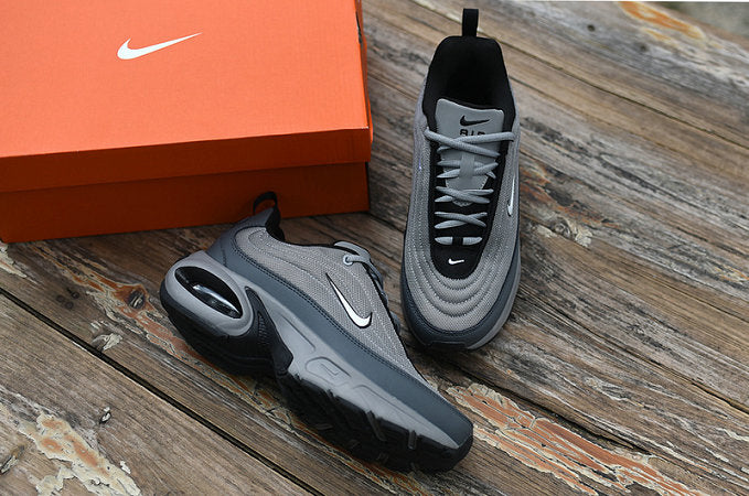 Les baskets Nike Air Max Portal incarnent un style moderne exceptionnelle. Avec leur design futuriste et épuré.pas cher.