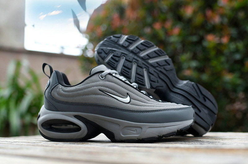 Les baskets Nike Air Max Portal incarnent un style moderne exceptionnelle. Avec leur design futuriste et épuré.pas cher.