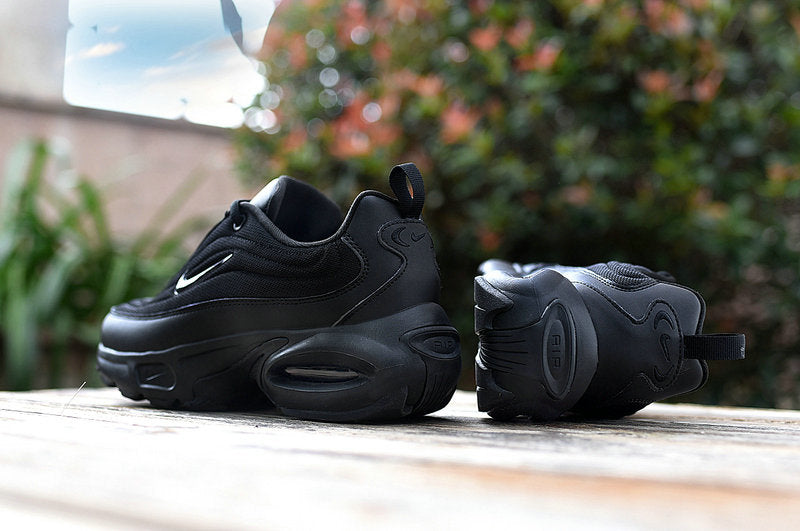 Les baskets Nike Air Max Portal incarnent un style moderne exceptionnelle. Avec leur design futuriste et épuré.pas cher.